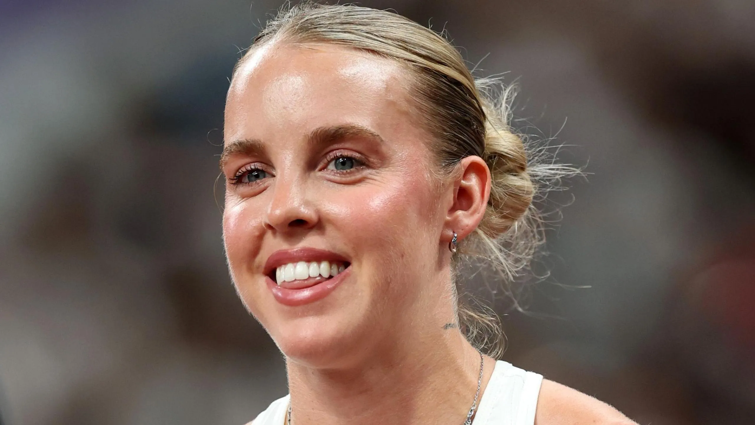 Hodgkinson Kicks off World Title Campaign with Winning Start